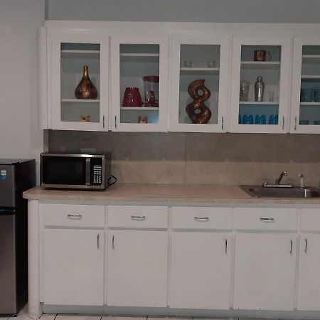 Hallandale Studio With Pool Apartment Hallandale Beach Bagian luar foto