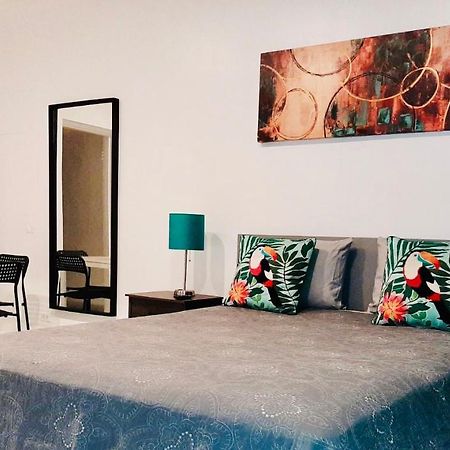 Hallandale Studio With Pool Apartment Hallandale Beach Bagian luar foto