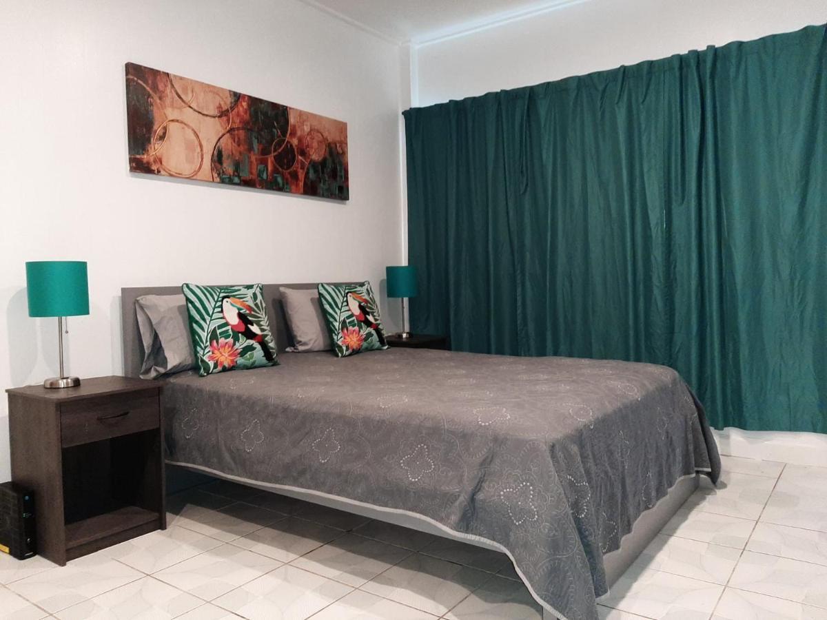 Hallandale Studio With Pool Apartment Hallandale Beach Bagian luar foto