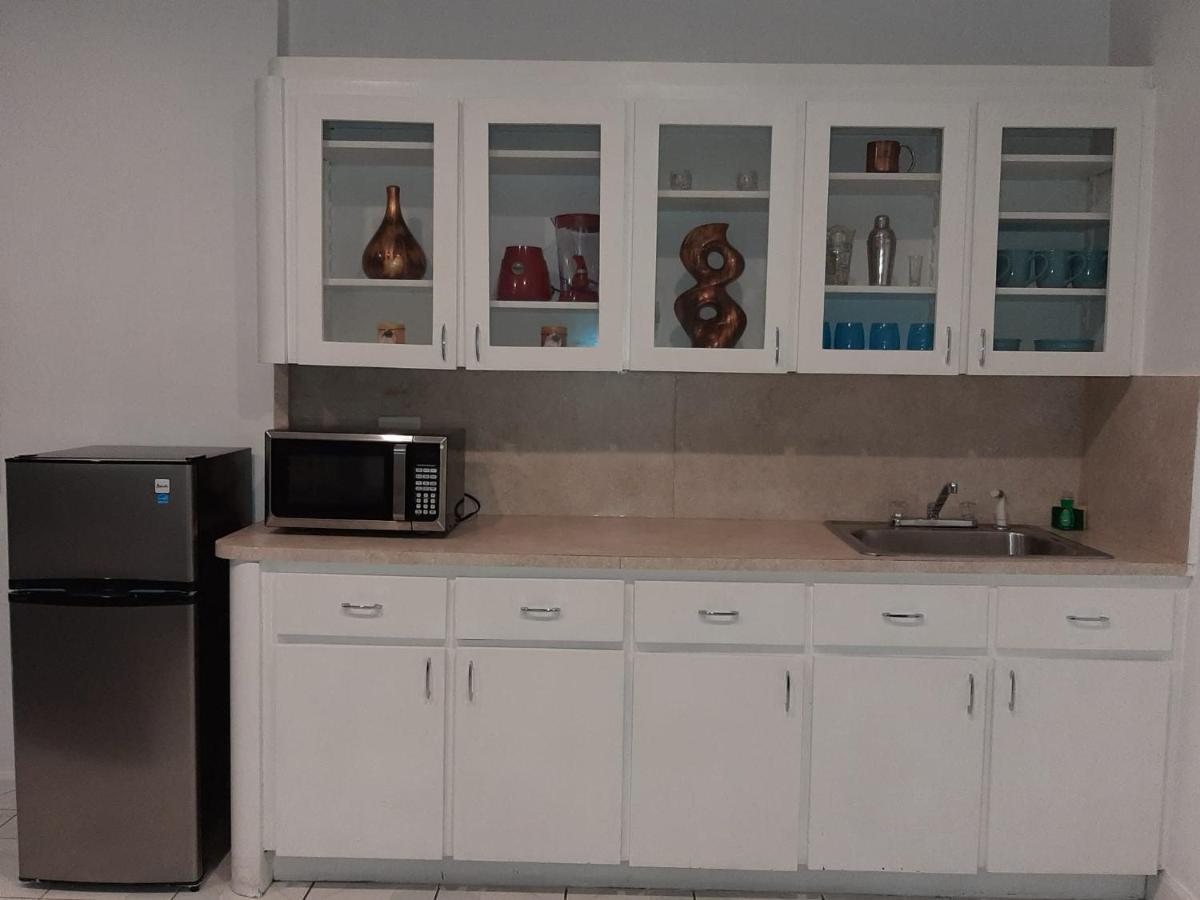 Hallandale Studio With Pool Apartment Hallandale Beach Bagian luar foto