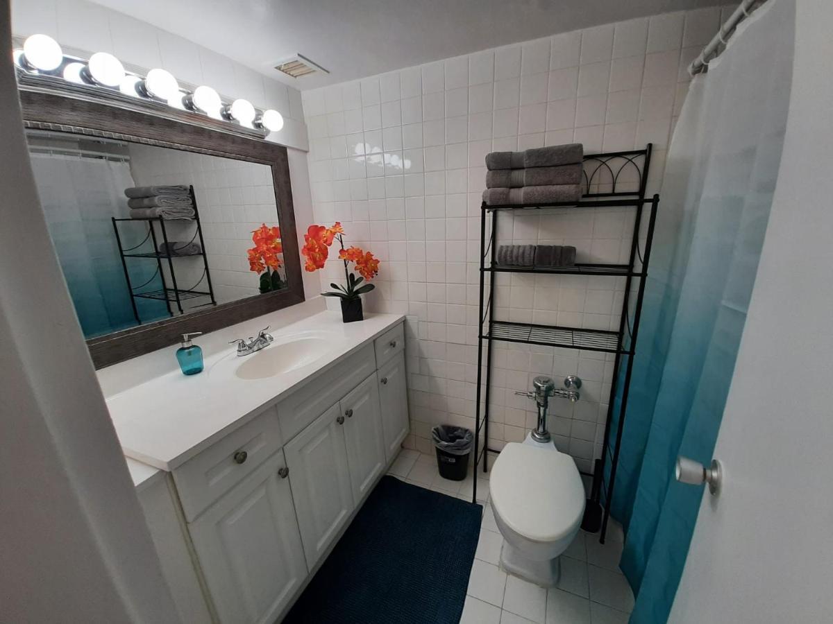 Hallandale Studio With Pool Apartment Hallandale Beach Bagian luar foto