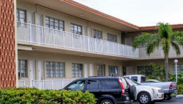 Hallandale Studio With Pool Apartment Hallandale Beach Bagian luar foto